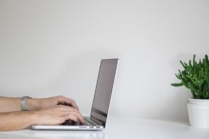 Innowacyjne technologie w łazience: Smart rozwiązania dla domu przyszłości