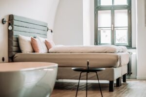 Wzorzyste tapety: Trendy, które ożywią twoje ściany